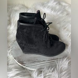 Dallyy Black Wedge Booties